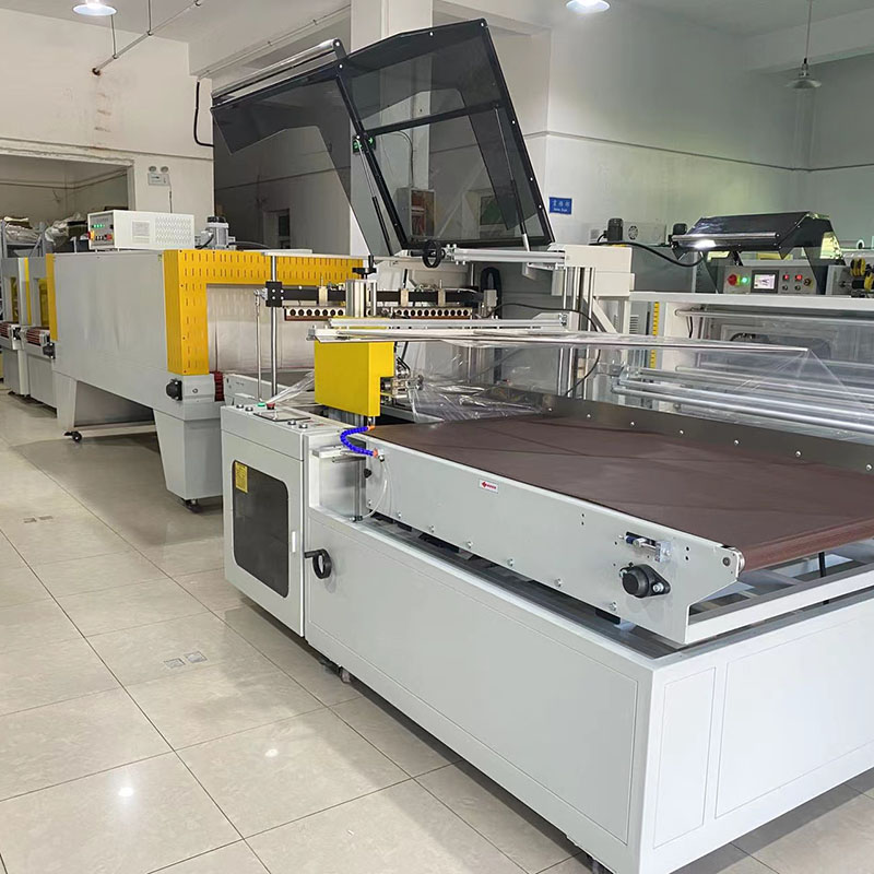 Automatic sealing and cutting heat shrink packing machine (5)